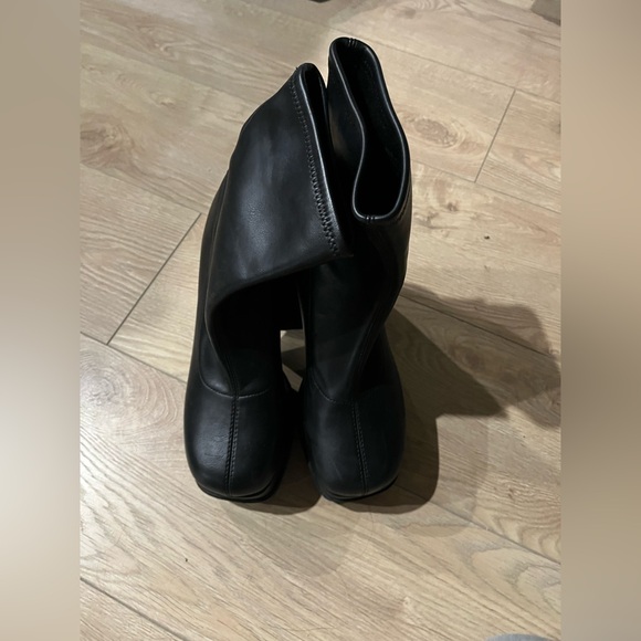 spring boots - Picture 2 of 3